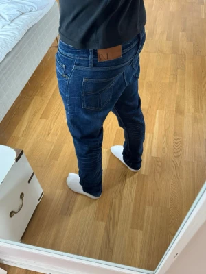 Tiger of sweden jeans  - Tiger of Sweden Jeans Pistolero | skick 9/10 | Storlek 32/32 | Pris - 399kr | Modellen är ca 180cm lång | Hör av dig vid minsta fråga eller fundering!!