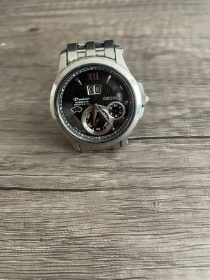 Seiko Arctura  – Kinetic - Säljer min Seiko Arctura med modellnummer 7D48-0AG0. Klockan är i fint skick och fungerar som den ska. En stilren och exklusiv Seiko som passar både till vardag och finare tillfällen.  Modell: Seiko Arctura Urverk: 7D48 Referens: 7D48-0AG0 Skick: Se bilder för skick och detaljer.  #Seiko #SeikoWatch #SeikoArctura #SeikoKinetic #KineticWatch #Seiko7D48 #LuxuryWatch #Wa
