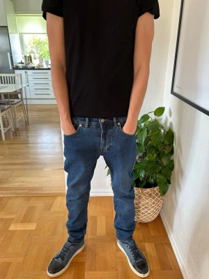 Blå raka jeans herr Morris - |Säljer mina Morris jeans pågrund av att jag har för många|Pris kan diskuteras yterst lite|Dom är nästan helt nya därför säljer jag dom för 600kr|