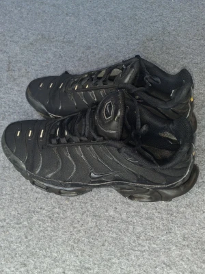 Svart nike tns 42 - Svarta nike refletikva tns storlek 42