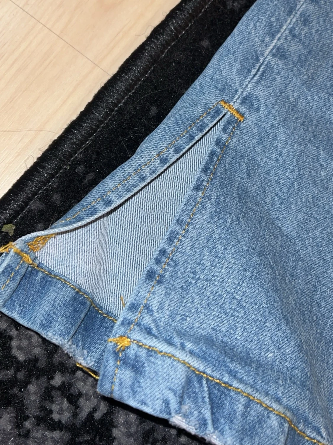 Ljusblå raka jeans med slits - 1