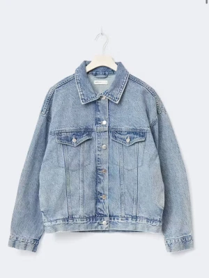 Jeans jacka Gina tricot - Säljer denna svin snygga jeans jacka från Gina tricot då den ej kommit till användning, köpte för nån månad sen och använd en gång, nypris 600kr