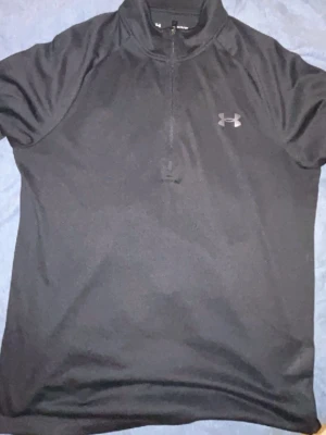 Under armour tröja storlek S - I gott skick