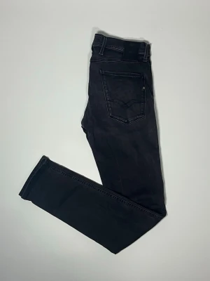 Replay anbass jeans - 👕 Plagg: Jeans                                                          📏 Storlek: 31/32                                                            🏷️ Märke/Modell: Replay anbass                                                ✨ Skick: Fint skick                                                        💬 Vid frågor är det bara att skriva!                                                                                          🛍️ Gramenti