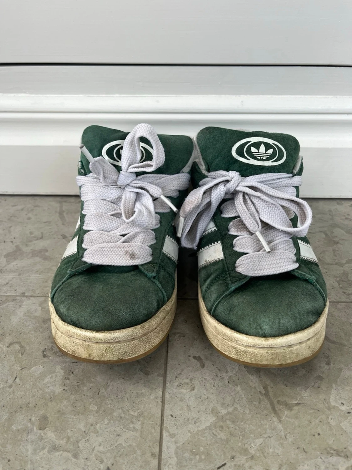 Gröna Adidas campus sneakers med mocka