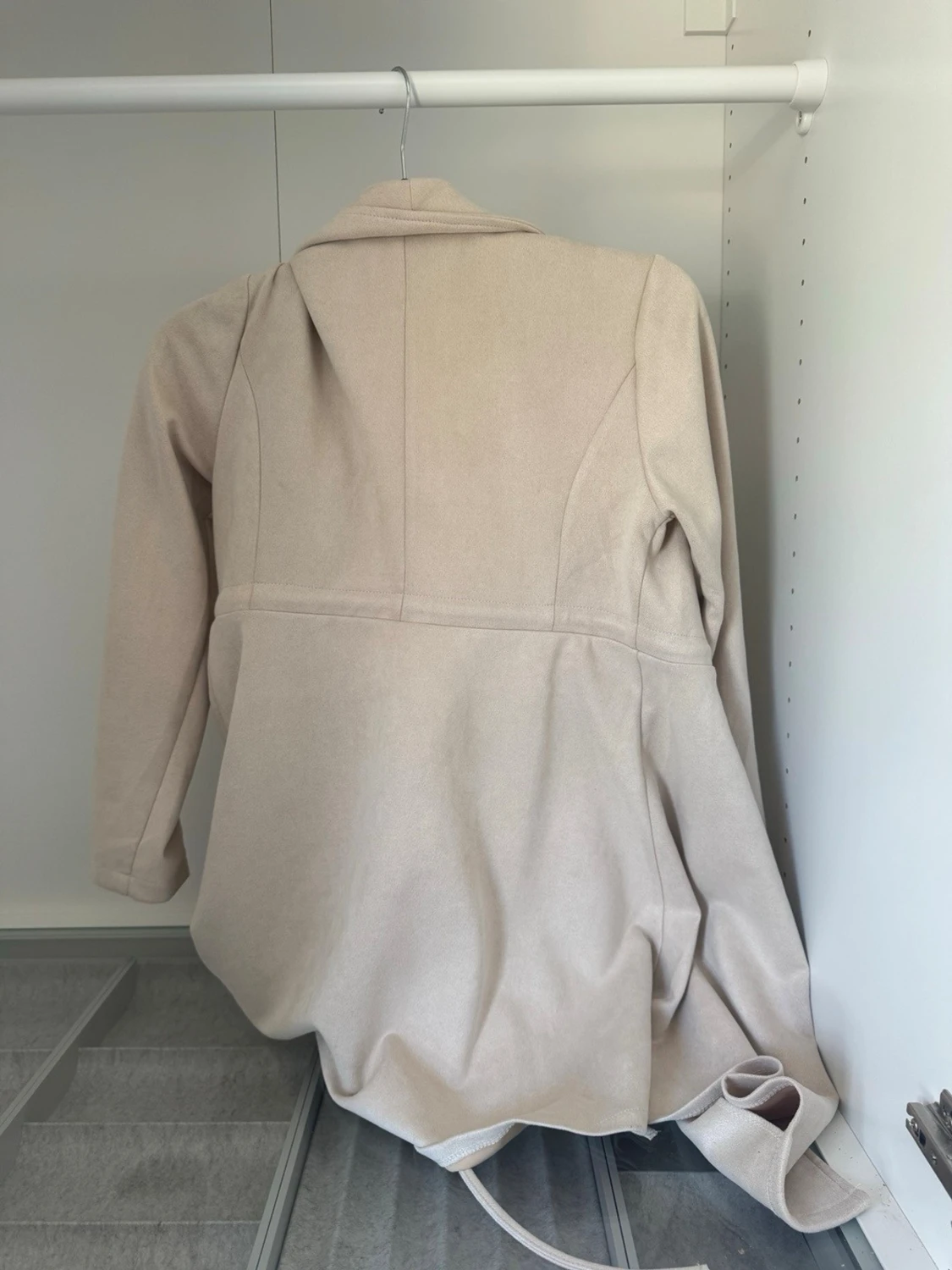 Beige lång kappa med skärp - 1