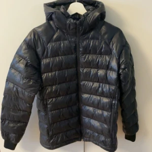 Peak Performance Jacka - Fin Peak Performance Jacka i bra skick.  Kom med bud