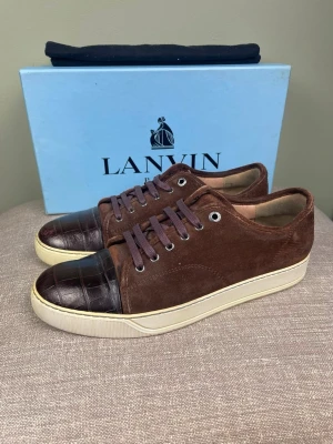 Lanvin skor - Hej, säljer nu dessa svin snygga Lanvin skor. Skorna är i grymt skick! Begränsat antal boxar och dustbag. Hör av dig vid frågor. 