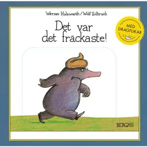 Om den lilla mullvaden som ville veta vem som hade gjort det... Humoristisk bilderbok för barn i en alldeles speciell ålder och deras luttrade föräldrar. När Mullvaden sticker upp huvudet ur sin håla på morgonen så dunsar något avlångt och brunt ner på hans huvud. Närsynt börjar han leta efter förövaren. Han frågar de andra djuren vem som har gjort det. Ingenstans får han napp. Men till slut råkar han på ett par riktiga experter som snabbt identifierar den skyldige.Här kommer boken som en ny finurlig interaktiv boardbok med dragflikar. I jakt på den som bajsat på hans huvud får vi hjälpa mullvaden att dra fram de olika djurens bajs. Både stora och små kan skratta högt tillsammans!2017 belönades konstnären Wolf Erlbruch med Almapriset.     Format Board book   Omfång 20 sidor   Språk Svenska   Förlag Berghs   Utgivningsdatum 2023-10-23   Medverkande Wolf Erlbruch   Medverkande Eva Vidén   ISBN 9789150225327  