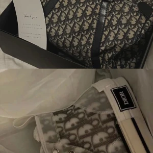 Dior väska och skor - Säljer min fina dior bowling bag och dior sneakers. Säljer båda för 12.000 köpa för 20000!!!!  Bra skick på båda men lite använda