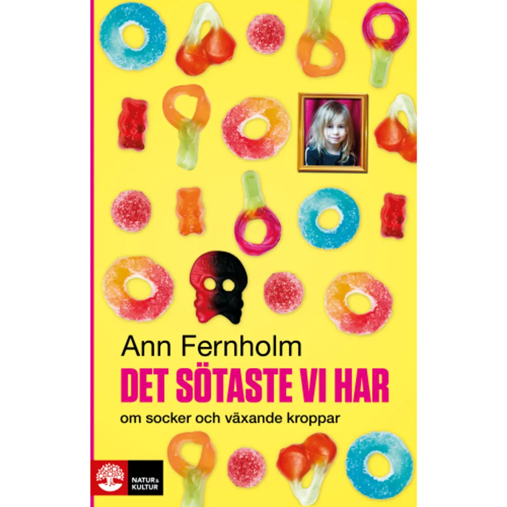 Vad skulle du tänka om du såg någon mata en kanin med läsk? Eller om du fick reda på att grannfamiljens mops fick glass varje fredag, godis varje lördag och gick på hundkalas varje söndag? Det finns inget djur vi skulle ge den mat som vi ger våra barn idag. De skulle bli sjuka, få hål i tänderna och ont i magen. Idag har 10 till 25 procent av alla barn oförklarliga magknip.  I Det sötaste vi har – om socker och växande kroppar berättar vetenskapsjournalisten Ann Fernholm om hur den historiskt höga konsumtionen av socker och vitt mjöl ställer till det i barnens kroppar. Det är en svindlande resa som går från lever och hjärna, till tarmar och ben. Hon visar hur de sjukdomar och problem som ökar bland barn över hela världen – astma, allergier, glutenintolerans, typ 1 diabetes, depression, fetma, autism, adhd, akne och en för tidig pubertet – går att knyta till söt och vetemjölsbaserad mat och ett stillasittande liv.    Format Inbunden   Omfång 355 sidor   Språk Svenska   Förlag Natur & Kultur Akademisk   Utgivningsdatum 2014-09-29   Medverkande Niklas Lindblad   ISBN 9789127137950  . Böcker.