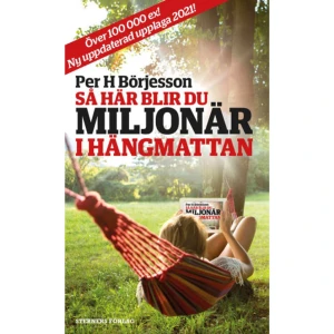Så här blir du miljonär i hängmattan (pocket) - Så enkelt blir du rik i hängmattan Vill du bli miljonär utan att egentligen anstränga dig ungefär som att ligga i hängmattan. Då ska du läsa den här boken. Den ger dig grundkunskaper och enkla råd för att lyckas. Banker, finansbolag och försäkringsbolag försöker få dig att tro att sparande är svårt så att de kan ta hand om dina pengar mot höga avgifter. Men sanningen är att genom egna beslut och långsiktigt sparande kan alla svenskar bli miljonärer. Du behöver bara ha karaktären att följa råden i min nya bok. Och du får inte ha för bråttom. Så enkelt är det. Per H Börjesson har gått från att vara en aktieamatör till att bli börsexpert. Sedan 1986 är han VD för Investment AB Spiltan som tar långsiktiga positioner i onoterade och noterade bolag. Han har vid ett flertal tillfällen stuckit ut hakan i media då han kritiserat finansbranschens agerande mot sina kunder. Per H Börjesson har tidigare gett ut böckerna Så här kan alla svenskar bli miljonärer, Så här blev Warren Buffett världens rikaste person och Så här blir du miljonär som pensionär. Böckerna har totalt sålts i nästan 200 000 exemplar.    Format Pocket   Omfång 95 sidor   Språk Svenska   Förlag Sterners Förlag   Utgivningsdatum 2017-06-28   Medverkande Jan Sterner   Medverkande Jens Dagergren   ISBN 9789197982887  