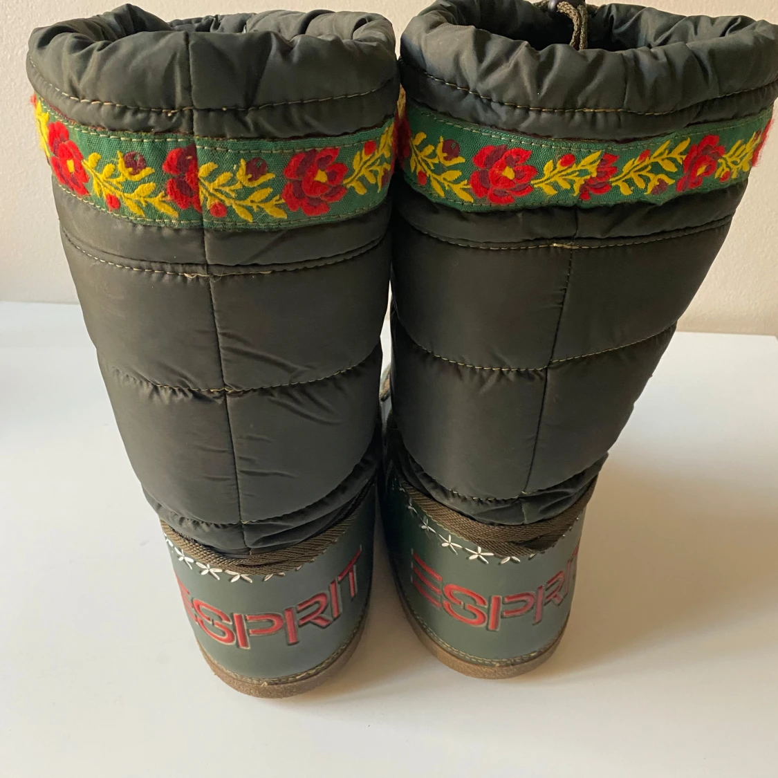 Gröna vinterstövlar från Esprit - 91