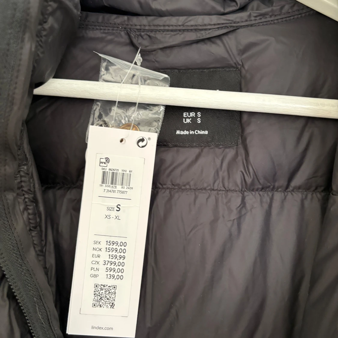 Svart lång dunjacka - 91