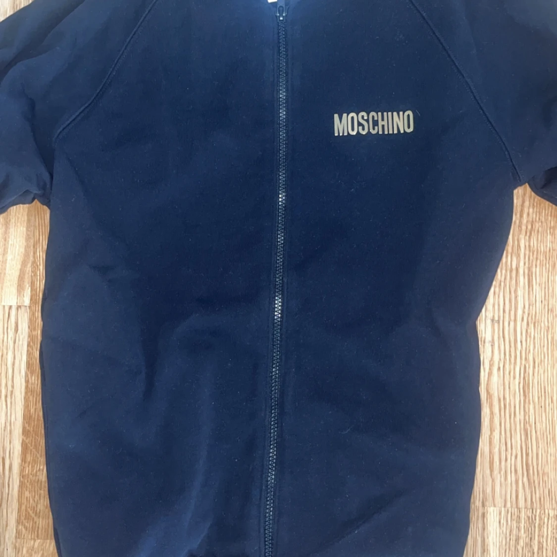 Svart tröja med dragkedja från Moschino - 1