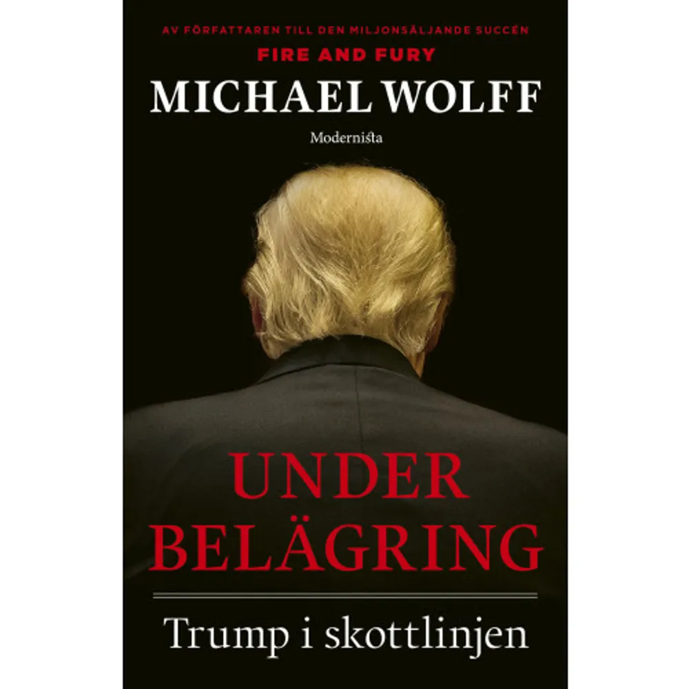 Uppföljaren till de senaste årens mest omtalade bok När Fire & Fury: Donald Trump & Vita huset inifrån publicerades kippade världen efter andan. Journalisten Michael Wolffs skildring av en labil president och dennes första år som commander-in-chief detonerade med full kraft. Trump blev rasande, upplagorna enorma. Under belägring: Trump i skottlinjen tar vid där den förra boken slutar. Den forne affärsmannen och tv-profilen attackeras nu från alla håll. Donald Trump har gjort sig av med sina politiskt erfarna rådgivare - ett drag som gör honom mer impulsiv och oförutsägbar än någonsin. En stor del av det politiska etablissemanget, liksom medlemmar av Trumps egen administration, har övergett honom. Omgiven av fiender, men fullt övertygad om att han är oövervinnerlig, förvandlas Donald Trump till ett rasande, destruktivt inferno. Under belägring: Trump i skottlinjen rapporterar direkt från fronten. Ett alarmerande och oförglömligt porträtt av en president som inte liknar någon annan. MICHAEL WOLFF är en prisbelönt amerikansk författare och journalist. Han har bland annat arbetat för New York Times, USA Today och Vanity Fair, samt tilldelats två National Magazine Awards. Michael Wolff bor i New York.Sagt om Fire & Fury:  »Något av det mest underhållande som skrivits om politik. Du skrattar och skakar på huvudet under 336 sidor tills du minns att det inte är fiktion.« Niklas Ekdahl, DN »En bok som bekräftar vad de flesta redan har förstått: Att Trump inte bara är helt olämplig som president, utan att alla runt honom också vet om det.« Michelle Goldberg, New York Times »Michael Wolff lyckas fånga dynamiken mellan Trump och tidigare chefsstrategen Steve Bannon, och de etniska och religiösa dispyterna mellan Vita husets medarbetare. Oumbärlig läsning. Drar undan de få gardiner som fortfarande finns för Trump och Vita huset.« The Guardian  »Michael Wolff har tecknat en bild av en administration präglad av en inkompetens och okunnighet som saknar motstycke i amerikansk historia.« Martin Gelin, Dagens Nyheter      Format Inbunden   Omfång 335 sidor   Språk Svenska   Förlag Modernista   Utgivningsdatum 2019-10-21   Medverkande Kjell Waltman   ISBN 9789178931262  . Böcker.