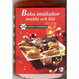 Baka småkakor snabbt och lätt (häftad) - Här får man både bok med härliga enkla recept samt 1 kakform med 6 olika motiv, 34 kakor i en handvändning. Totalt så är det 40 olika recept varav 10 är julklassiker. Recepten presenteras med fotografi, enkel och tydlig vägledning samt ungefärlig tidsåtgång. Kakformen är så klart giftfri och godkänd samt tål maskindisk.    Format Häftad   Språk Svenska   Utgivningsdatum 2014-05-14   ISBN 9783848007844  