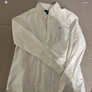 Gant skjorta  - Använd 2 gånger 158/ 13 år (liten i storlek) 