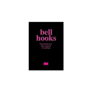 bell hooks (1952) är en amerikansk författare, feminist och politisk aktivist, som har skrivit en rad feministiska klassiker. Hennes kritiska studier av kön, etnicitet, klass och sexualitet har haft enorm betydelse för en bredare förståelse av feminism och utvecklandet av intersektionalitetsperspektivet. I denna välskrivna text hävdar Hooks att den vanliga feminismens beroende av vithet, medelklass och professionella taleskvinnors stöd döljer icke-vita och fattiga kvinnors engagemang, ledarskap och centrala ställning inom den kvinnliga befrielserörelsen. hooks argumenterar istället för hur feministisk teori kan (om)formas om marginaliserade röster börjar ta sig ton.    Format Häftad   Omfång 220 sidor   Språk Svenska   Förlag Lil'Lit Förlag AB   Utgivningsdatum 2021-07-30   Medverkande Christian Nilsson   ISBN 9789198505092  