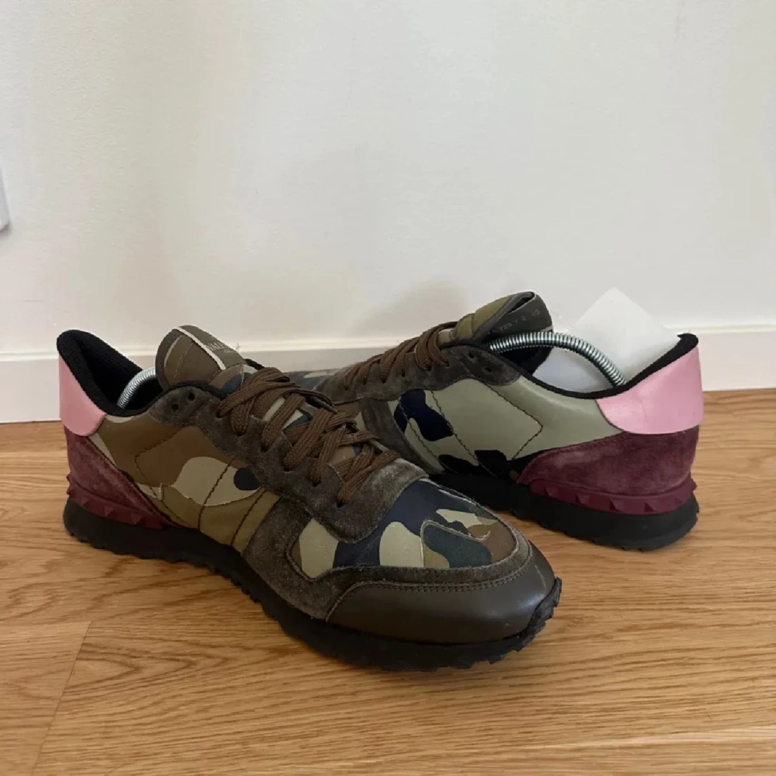 Valentino Garavani sneakers i camouflage