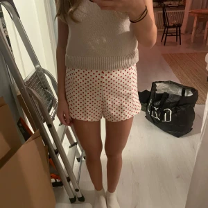 Prickiga shorts - Coola prickiga shorts från zara! Som nya🩵