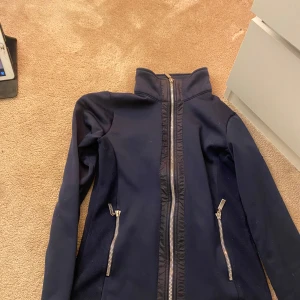  Equestrian Stockholm tröja  - Säljer en equestrian Stockholm tröja den är i nyskick.