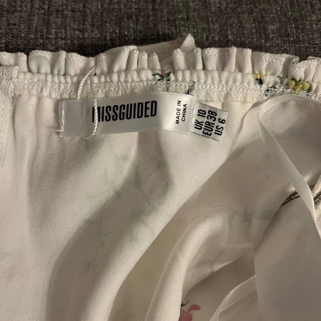 Blommig offshoulder topp från Missguided - 3