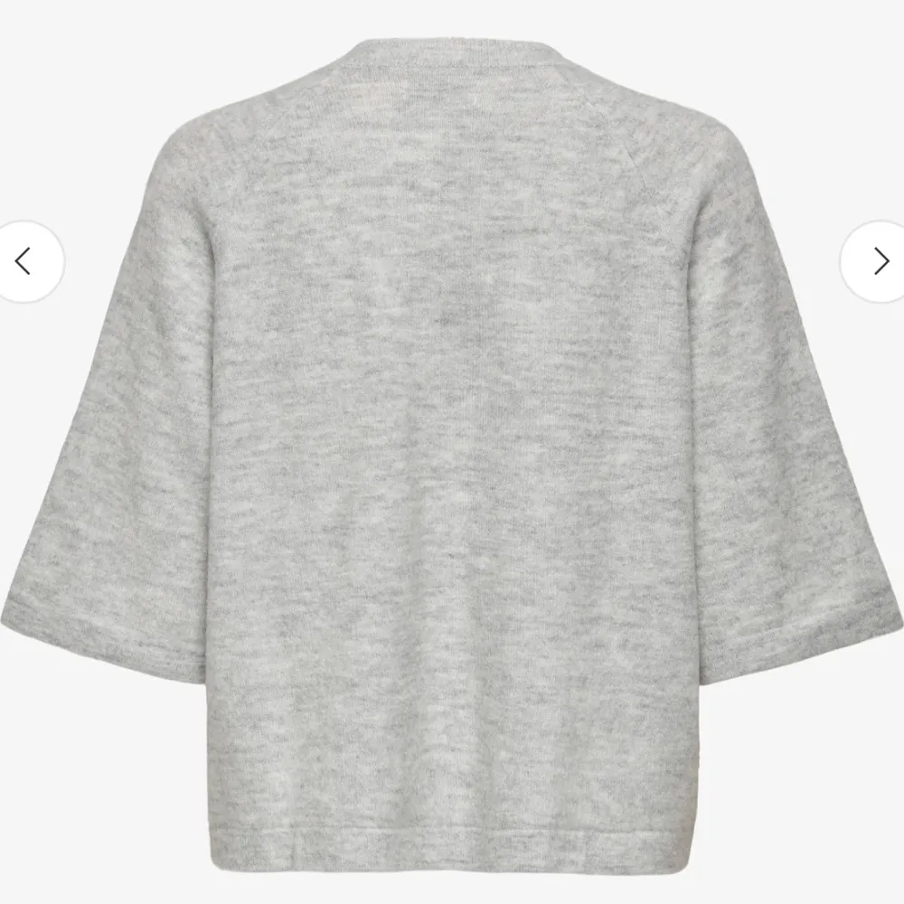 Säljer min jätte fina tröja som jag fick i julklapp då jag ej använder den. den är aldrig använd bara testad en gång och lappen är kvar. om fler bilder skriv. nypris 359kr, pris kan diskuteras🤗🤗🥰. Neuleet.