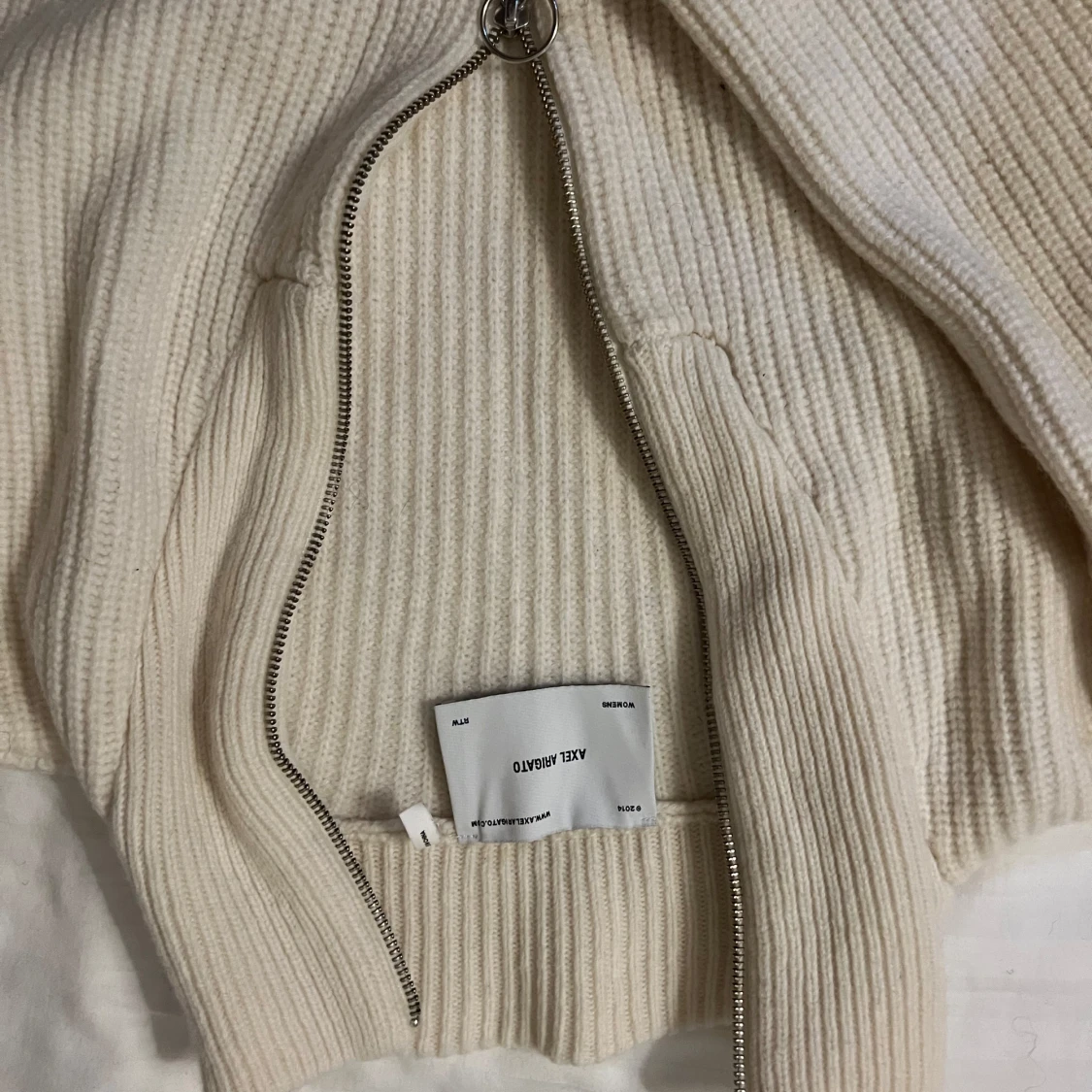 Vit ribbad kofta från Axel Arigato - 1