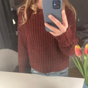superfin vinröd stickad tröja  - superfin aldrig använd🥰 storlek s. pris kan diskuteras vid snabb affär🥰