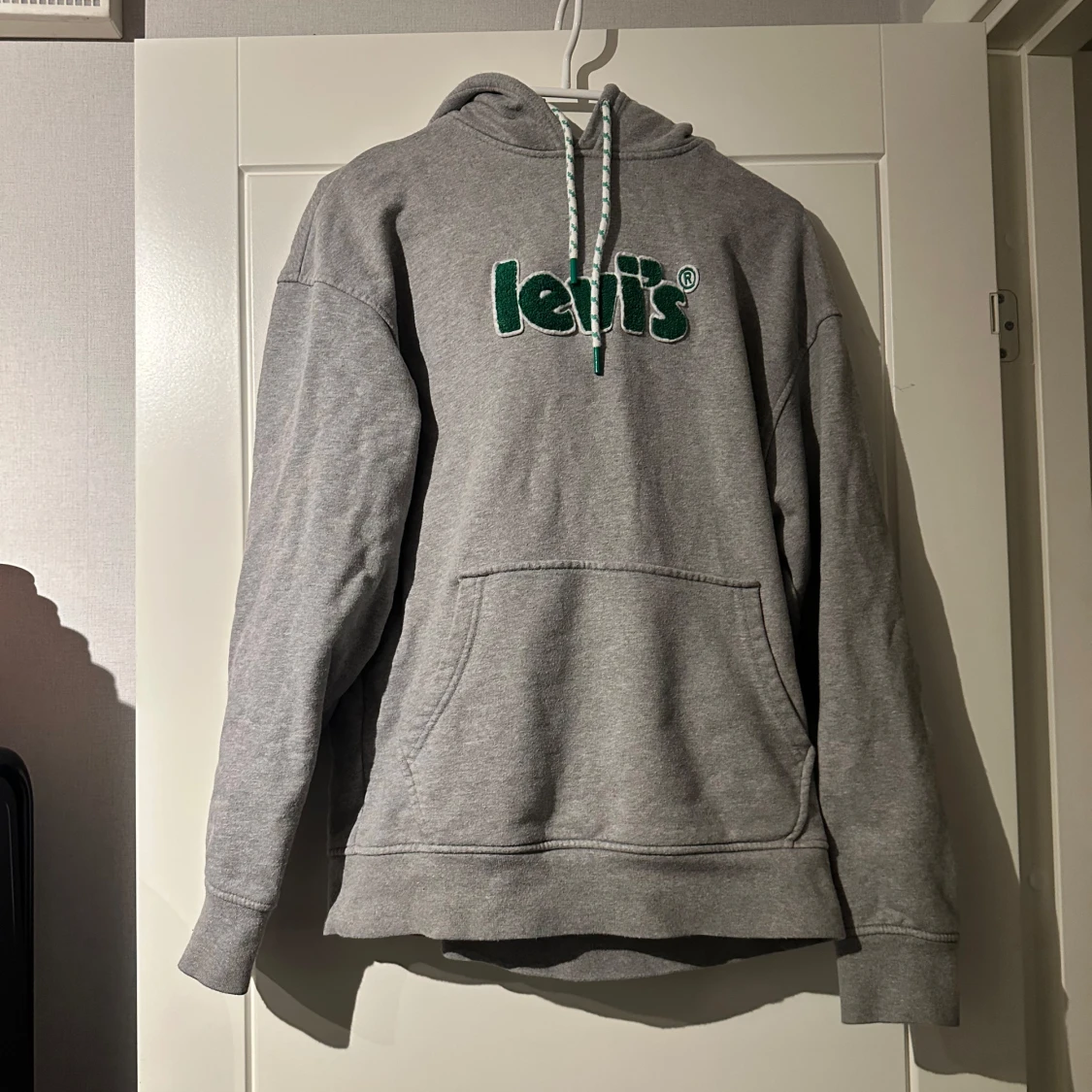 Grå hoodie från Levi's