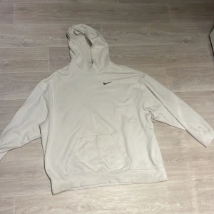 Nike Hoodie - Cool Nike hoodie med fett backprint.