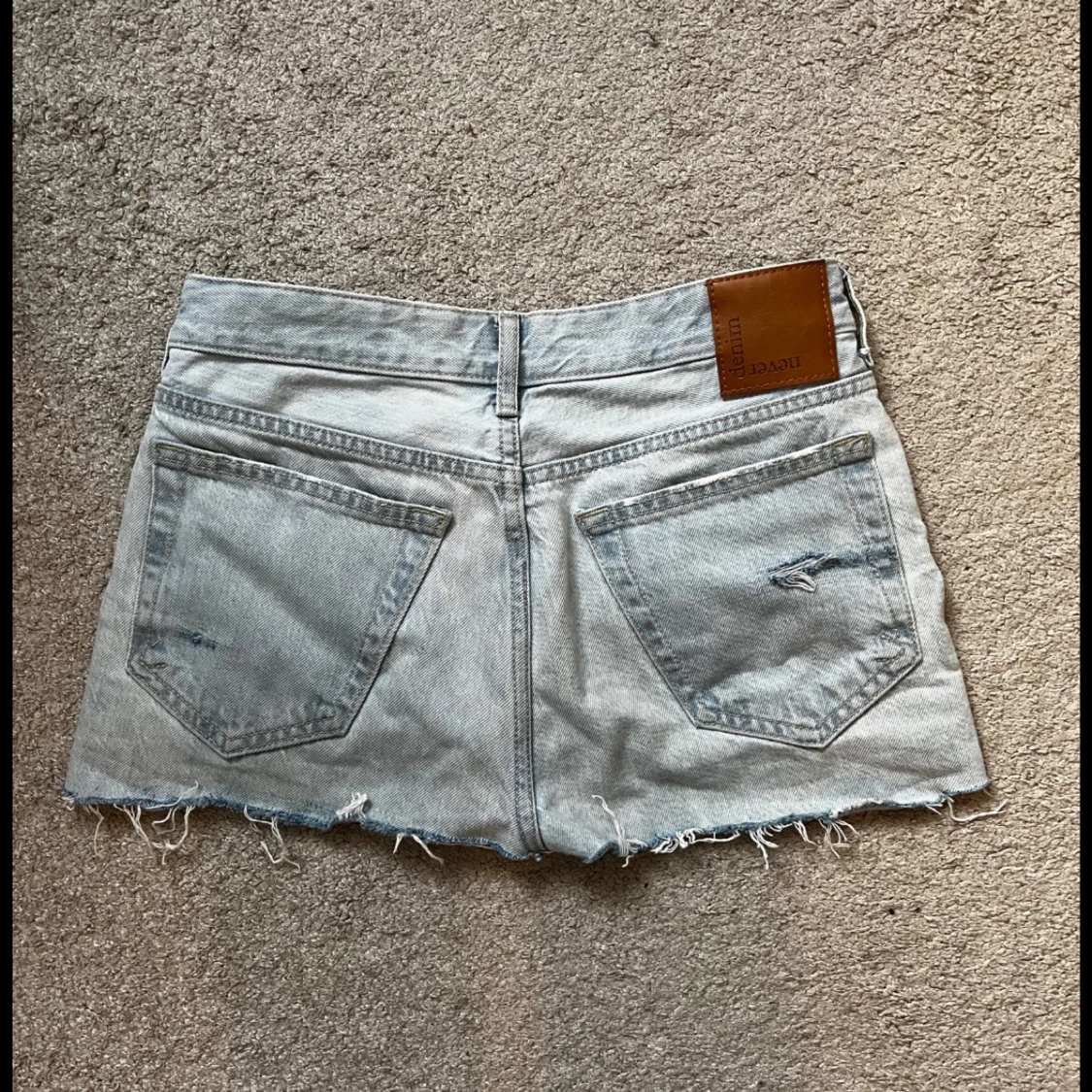 Ljusblå jeansshorts - 1