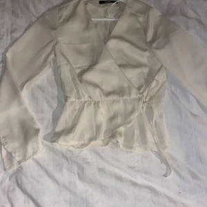 Blus från bikbok - Säljer jätte fin blus från bikbok, som ny💕