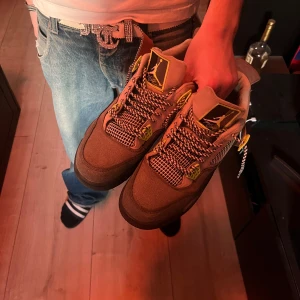 Jordan 4 Retro 'SE 95 Neon' - Feta