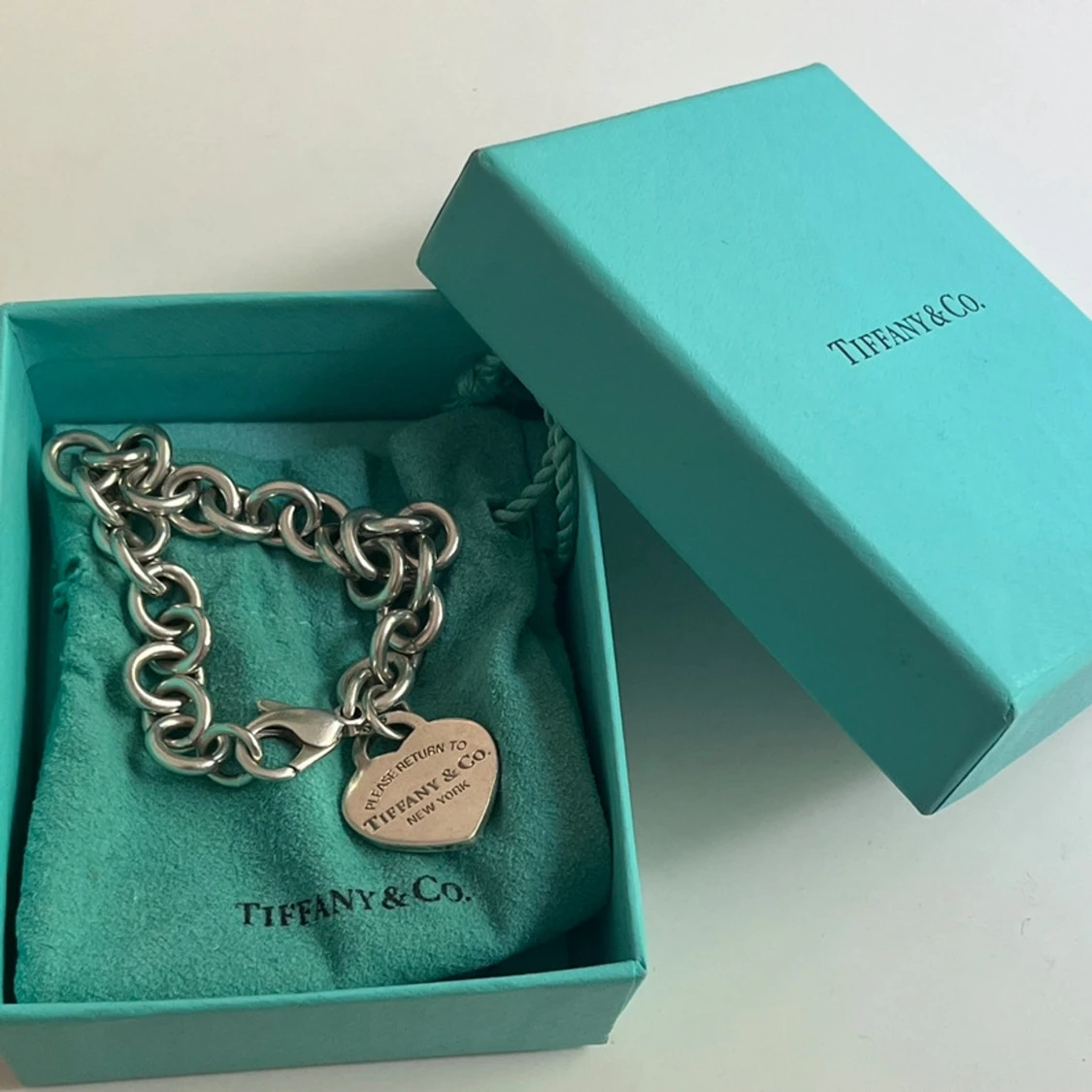 Silverarmband med hjärthänge från Tiffany & Co. - 2