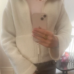 Teddy Jacka H&M - Populära pile jackan från H&M, nyskick