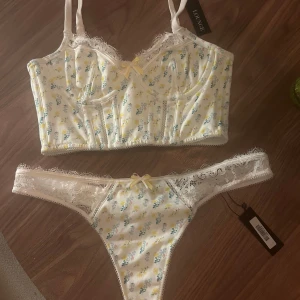 Lounge underwear  - 75 B. M på trosorna men passar även S