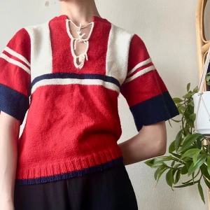 Costal Grandma stickad Tshirt - Vintage stickad Tshirt med navy vibes, ev hemstickad, ingen etikett eller strlk angiven