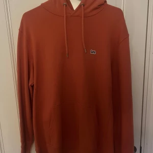 Orange hoodie från Lee - Lee storlek M. Nypris 699, aldrig använd!