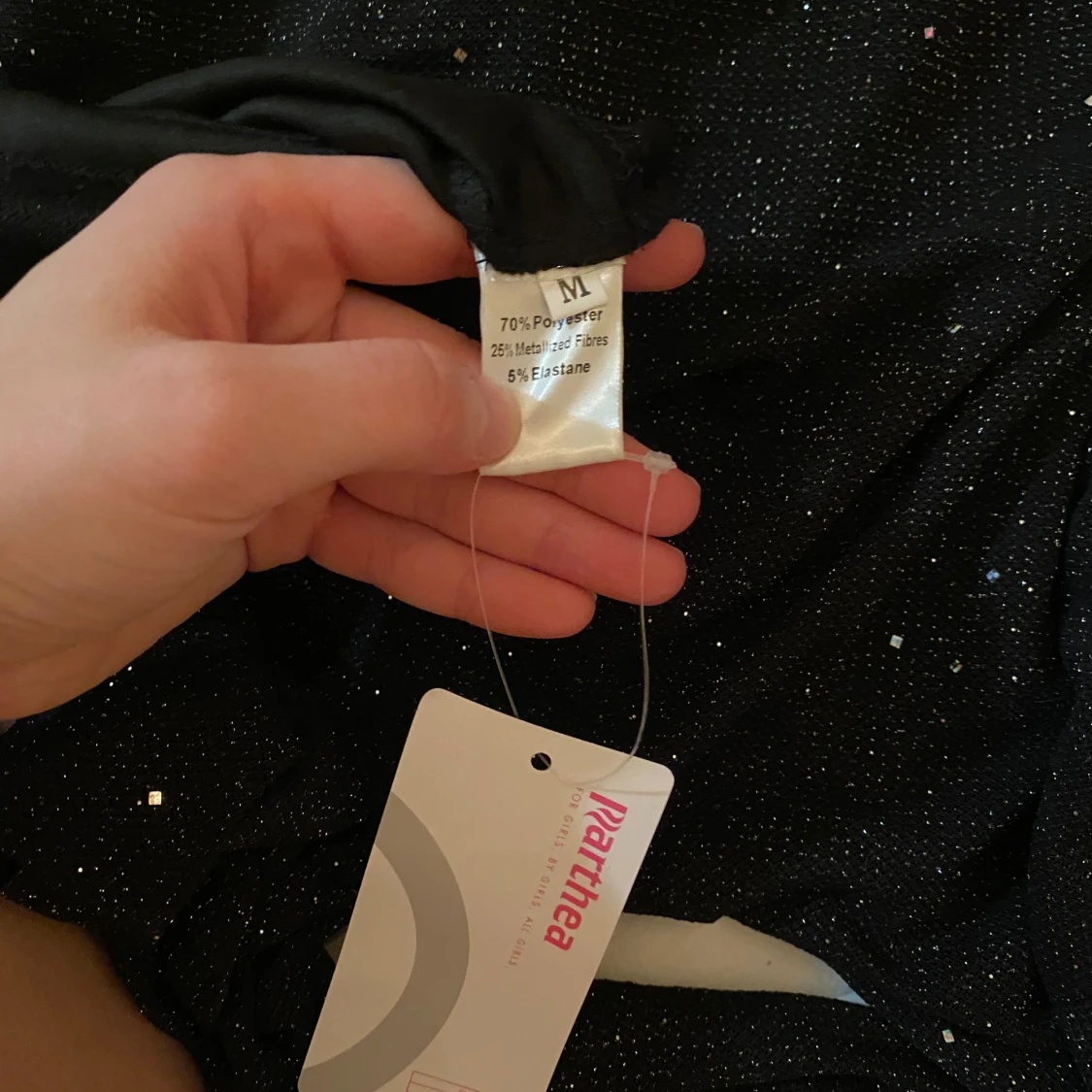 Svart glittrig klänning från Narthea - 2