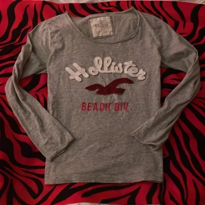 Hollister longsleeve - Söt långärmad tröja från Hollister, storlek M, jag tycker den är som en S❤️