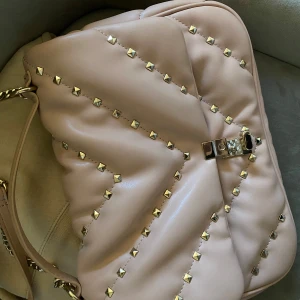 Zara rosa axelväska  - I väldigt bra skick, finns innerfack🩷