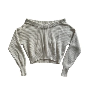Offshoulder tröja - Snygg vit ribbad offshoulder tröja med långa ärmar💕