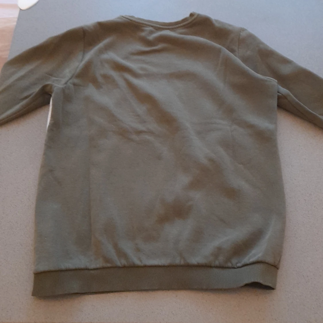 Grön och grå sweatshirt med tryck - 90