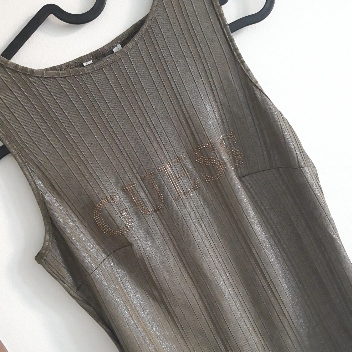 Glittrig topp från Guess - 90