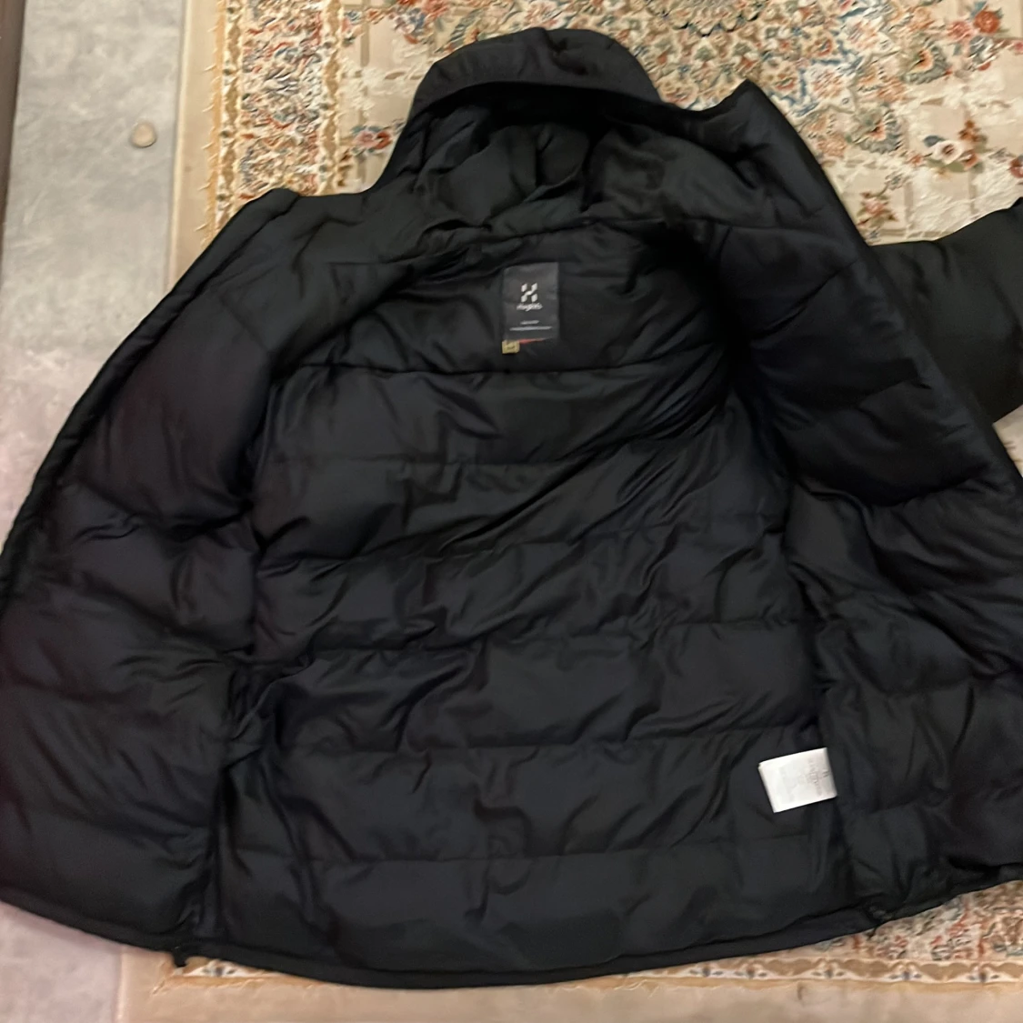 Svart dunjacka från Haglöfs - 92