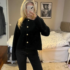 Kofta - Såå fin kofta i Teddy material🫶🏻🧸