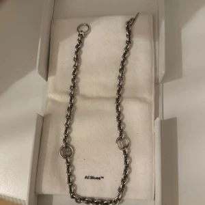 All Blues x Our Legacy halsband - Säljer mitt halsband från All blues i samarbete med our legacy. Låda och ”påse” ingår Kvitto finns ej  Pris ej hugget i sten så lägg gärna ett bud 