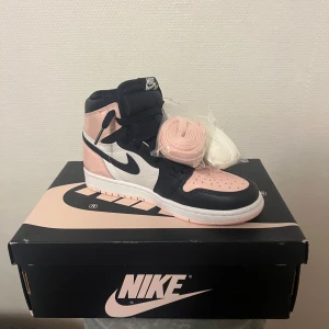 Air Jordan 1 high athmosphere obsidian white - Nypris 3299, oanvända äkta skor!